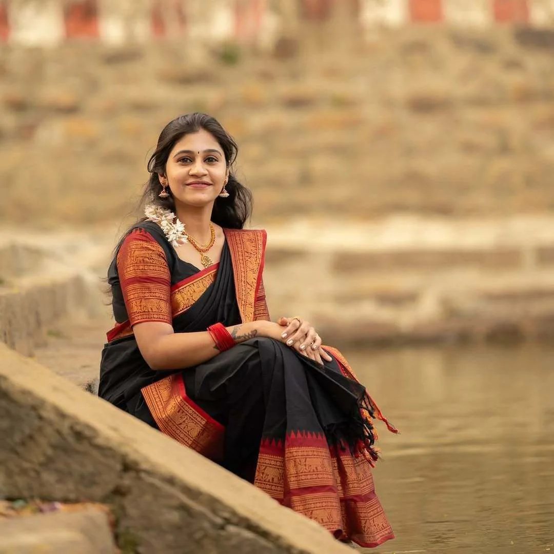 Retta Petta Border Red and Black Cotton Premium Saree